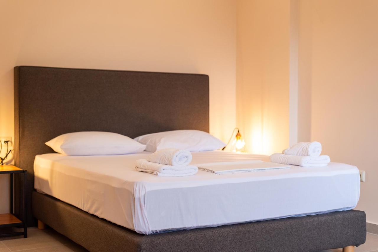 Mini Suites Near Athen'S Airport Free Shuttle From And To Athen'S Airport Szpáta Kültér fotó