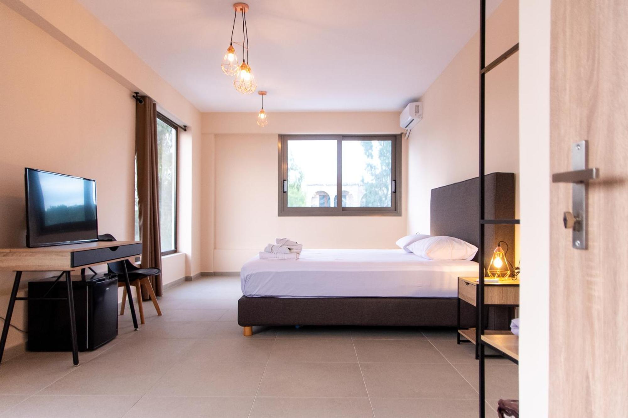 Mini Suites Near Athen'S Airport Free Shuttle From And To Athen'S Airport Szpáta Kültér fotó